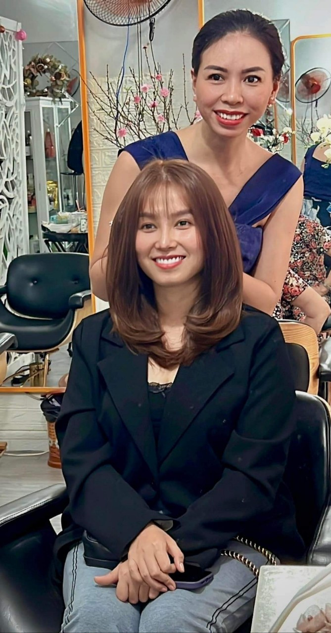 Những mốt tóc tôn lên vẻ sang trọng, thanh lịch cùng chị em đón năm mới.