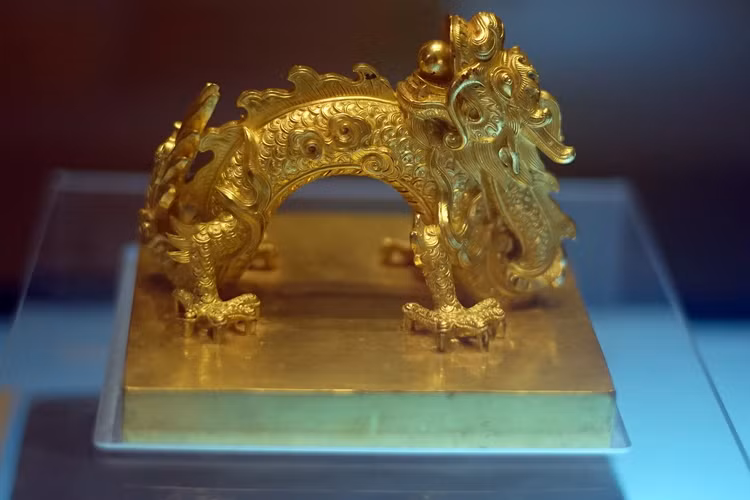 Ấn vàng "Quốc Gia Tín Bảo". Ảnh: Quốc Lê.