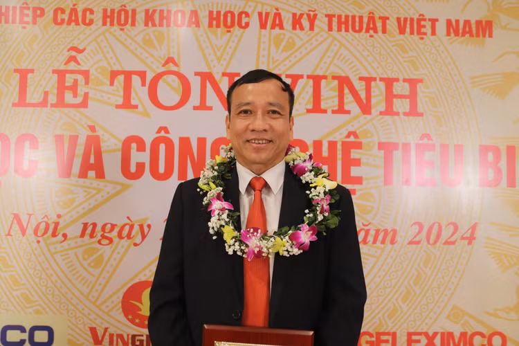 TS Lê Công Lương tại Lễ tôn vinh trí thức khoa học và công nghệ tiêu biểu năm 2024.