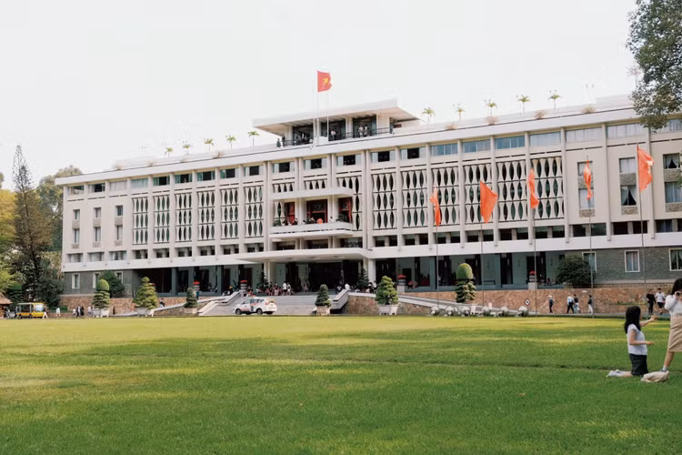 Dinh Độc Lập - điểm tham quan hút khách bậc nhất ở TP HCM mỗi dịp 30/4 - Ảnh Vĩnh Thái