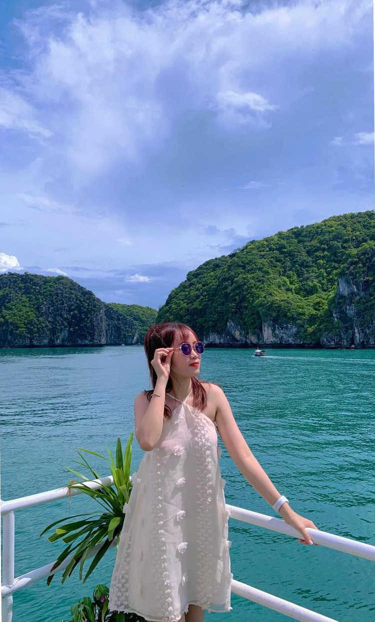 Check-in vịnh Lan Hạ - Ảnh Hà Dung