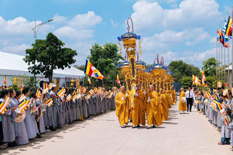 Đại lễ Vesak Liên Hiệp Quốc lần thứ 20 có chủ đề: &quot;Đoàn kết và bao dung vì nhân phẩm con người: Tuệ giác Phật giáo vì hòa bình thế giới và phát triển bền vững&quot;, được Giáo hội Phật giáo Việt Nam đăng cai tổ chức tại TP HCM nhân dịp kỷ niệm 50 năm đất nước thống nhất và kỷ niệm 80 năm ngày Quốc khánh nước Cộng hòa Xã hội Chủ nghĩa Việt Nam.