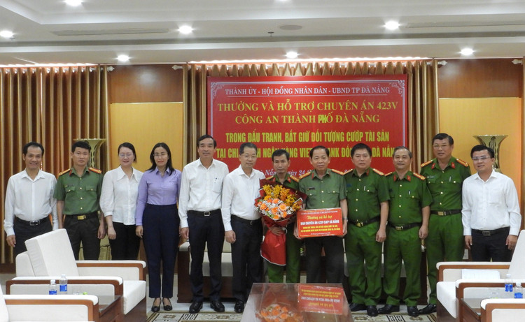 Lãnh đạo TP biểu dương thành tích phá án của Công an Đà Nẵng và chúc mừng Ban chuyên án