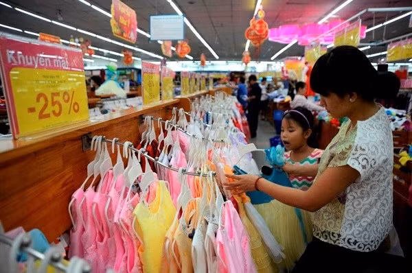 Người tiêu dùng tiết kiệm hơn trong chi tiêu và tìm đến sản phẩm có khuyến mãi.