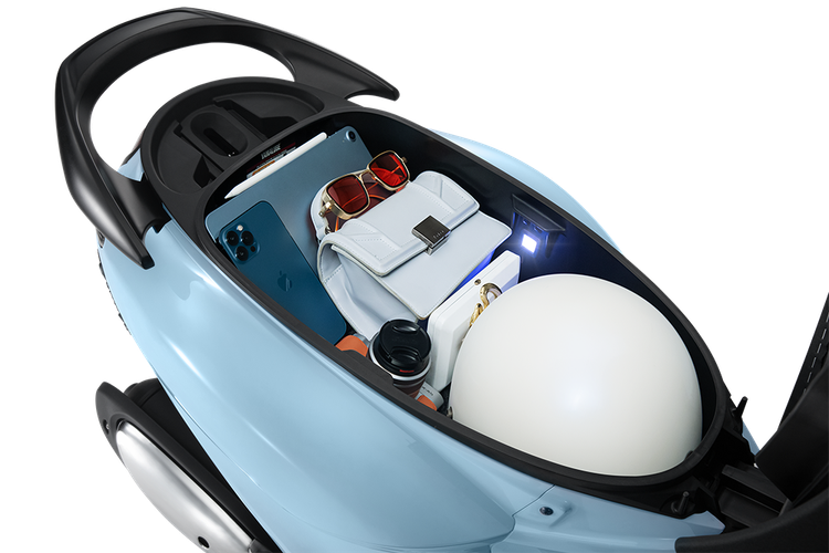 Cốp xe 27 lít có trang bị đèn LED để vừa 2 mũ bảo hiểm cả đầu hoặc balo - laptop nhỏ. Cốp xe 27 lít có trang bị đèn LED để vừa 2 mũ bảo hiểm cả đầu hoặc balo - laptop nhỏ.