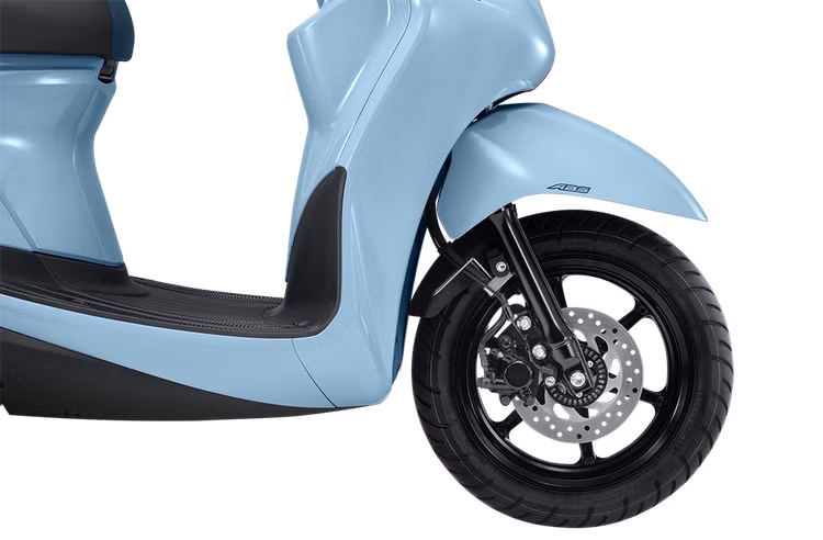 Bánh xe trước với hệ thống chống bó cứng phanh ABS giúp hạn chế hiện tượng trượt bánh, đặc biệt là trong trường hợp phanh gấp trên đường trơn trượt (chỉ có trên phiên bản cao cấp và giới hạn).