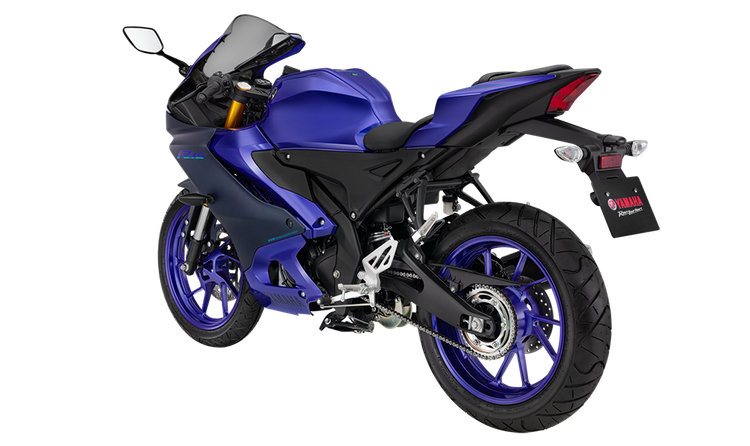 Mẫu mô tô mới dự kiến sẽ được giao đến tay khách hàng vào cuối tháng 9 này. Yamaha R15 được phân phối tại Việt Nam với 3 phiên bản: R15 tiêu chuẩn với giá 78 triệu đồng, R15M với giá 86 triệu đồng và R15M kỷ niệm 60 năm với giá 87 triệu đồng.