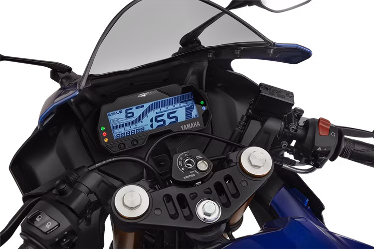 Kết nối xe với điện thoại thông qua app Y-connect giúp nhận thông báo từ điện thoại trong khi lái xe và theo dõi tình trạng của xe trên app một cách dễ dàng.