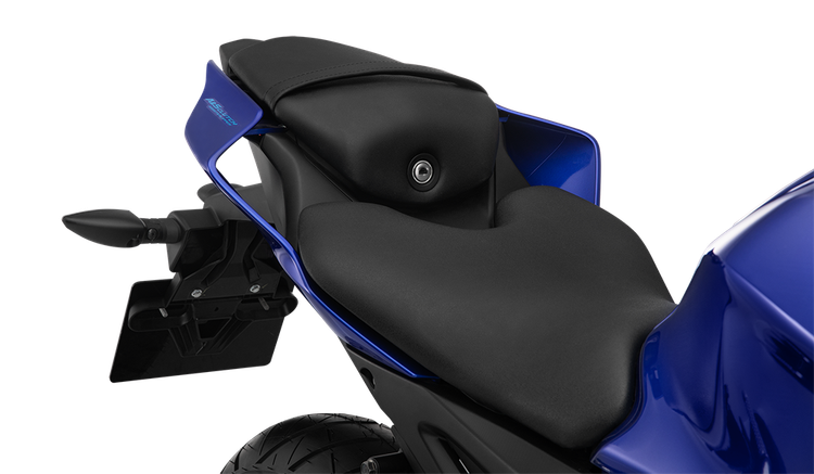 Yên xe vân carbon.