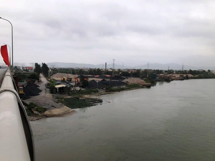 Việc tập kết tro, xỉ được cho là diễn ra từ trước Tết.