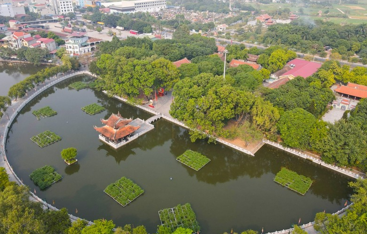 Hồ bán nguyệt ở Đền Đô, Bắc Ninh - Ảnh: Báo VOV