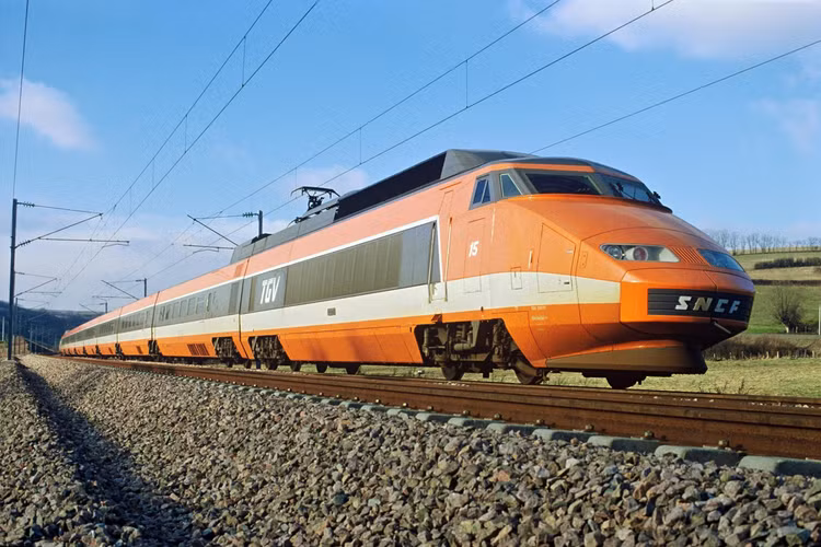 Tàu cao tốc TGV của Pháp nổi tiếng với sự đúng giờ và thiết kế nội thất thoải mái. Nguồn: Ars Technica.