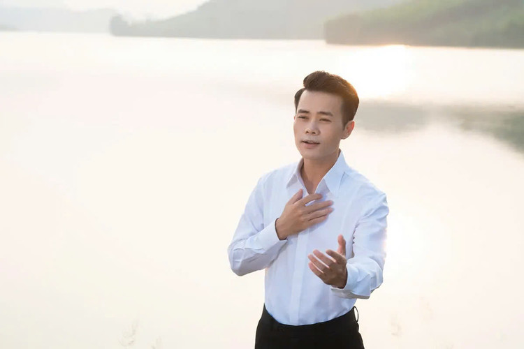 Chân dung ca sĩ Lê Vĩnh Toàn. Ảnh: NVCC.