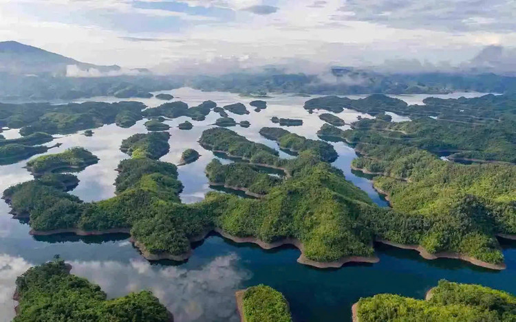 Hồ Tà Đùng nhìn từ trên cao. Ảnh: Cổng thông tin du lịch Đăk Nông