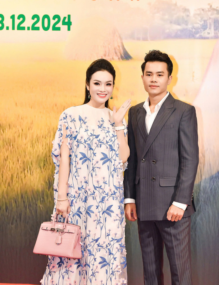 Ca sĩ Tân Nhàn bên học trò Lê Vĩnh Toàn. Ảnh: NVCC.