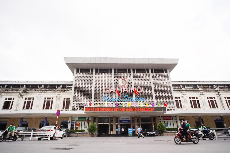 Trong thời kỳ kháng chiến chống Mỹ, Ga Hà Nội đã đưa hàng triệu bộ đội từ Miền Bắc vào giải phóng Miền Nam.