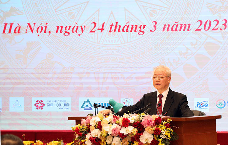 “Việc thành lập Liên hiệp Hội Việt Nam đã đáp ứng đúng nguyện vọng của đông đảo đội ngũ trí thức khoa học và công nghệ nước nhà, mong muốn có một tổ chức chung để tập hợp đoàn kết, điều hòa, phối hợp các hoạt động phong phú, đa dạng để nói tiếng nói thống nhất, đề đạt nguyện vọng và ý kiến chung của giới trí thức đối với Đảng và Nhà nước”, Tổng Bí thư khẳng định.