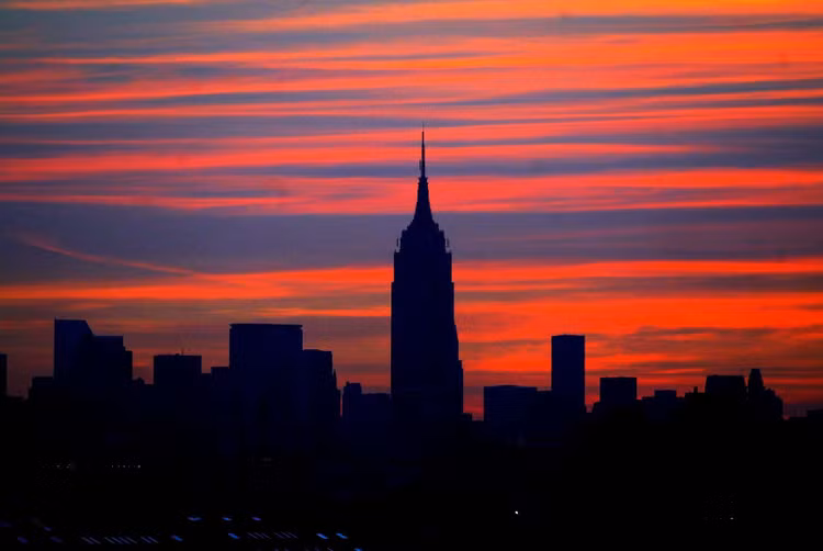 Thành phố New York "tối thui" trong vụ mất điện lịch sử năm 2003. Ảnh: BuzzFeed News.