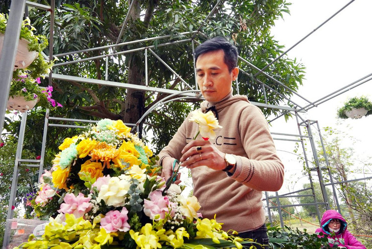 Chủ vườn Hoa tươi Toàn Nguyễn cho biết, rất phấn khởi khi thấy người dân quê hương mình hân hoan chào đón lễ hội này và rất tự hào vì được tham gia lễ hội hoa.
