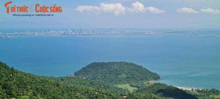 Phóng tầm mắt ra các hướng để cùng chiêm ngưỡng bức tranh thiên nhiên tráng lệ, xứng tầm “Thiên hạ đệ nhất hùng quan”.