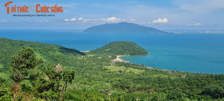 Với địa thế lạ mắt và hoang sơ, bạn sẽ có những tấm ảnh cực chill khi ghé thăm cung đèo này.