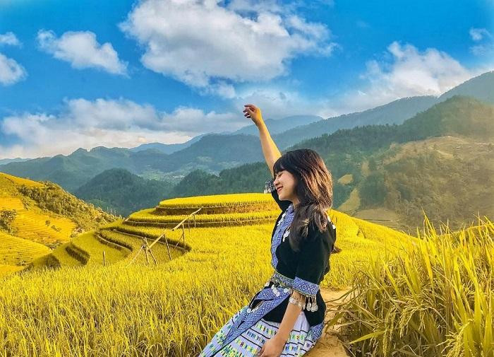 Điểm du lịch mùa lúa chín này gây ấn tượng với du khách bởi những thửa ruộng bậc thang trải dài và đều tăm tắp. Ảnh: Mia