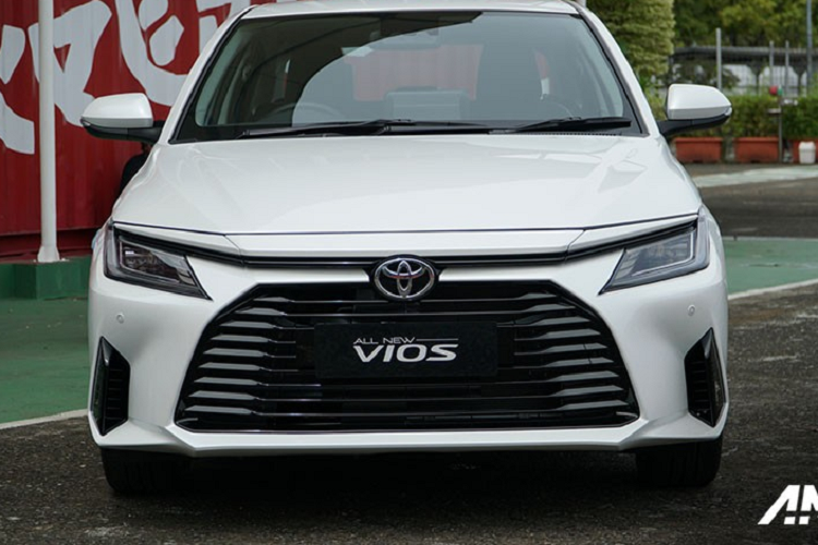 Ở thị trường Indonesia, Toyota Vios 2023 được chia thành 3 bản trang bị là E 1.5 MT, G 1.5 CVT và G1.5 TSS CVT. Giá xe Toyota Vios mới ở thị trường này dao động từ 314,9 - 368,4 triệu Rupiah (khoảng 491 - 575 triệu đồng). Ở thị trường Indonesia, Toyota Vios 2023 được chia thành 3 bản trang bị là E 1.5 MT, G 1.5 CVT và G1.5 TSS CVT.