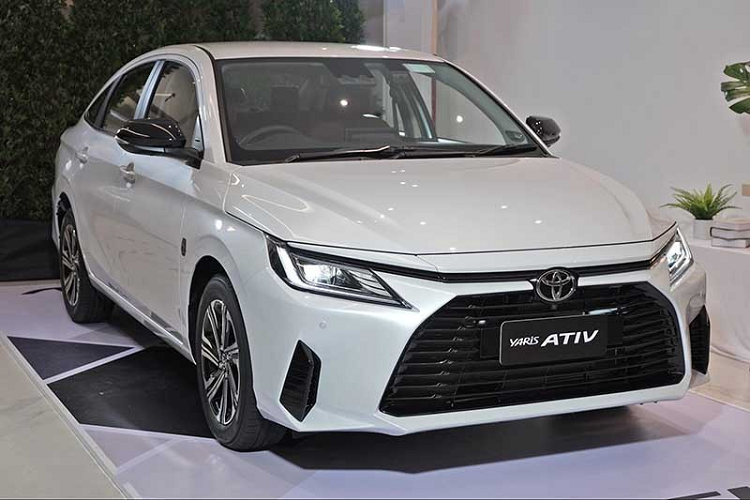 Cụ thể, gói TSS dành cho bản cao cấp nhất của Toyota Vios 2023 bao gồm hệ thống kiểm soát hành trình thích ứng, cảnh báo điểm mù, cảnh báo tiền va chạm, kiểm soát chân ga, cảnh báo lệch làn đường, cảnh báo phương tiện cắt ngang khi lùi và đèn pha tự động.