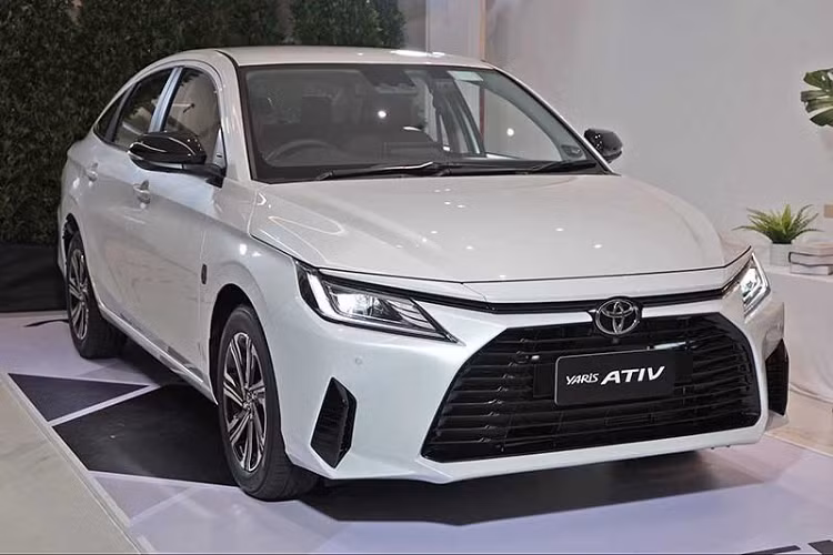 Cụ thể, gói TSS dành cho bản cao cấp nhất của Toyota Vios 2023 bao gồm hệ thống kiểm soát hành trình thích ứng, cảnh báo điểm mù, cảnh báo tiền va chạm, kiểm soát chân ga, cảnh báo lệch làn đường, cảnh báo phương tiện cắt ngang khi lùi và đèn pha tự động.