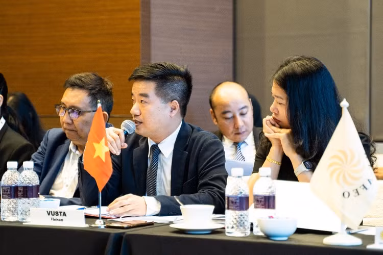 Tổng Thư ký Vusta Nguyễn Quyết Chiến phát biểu tạicuộc họp của Hội đồng lãnh đạo AFEO