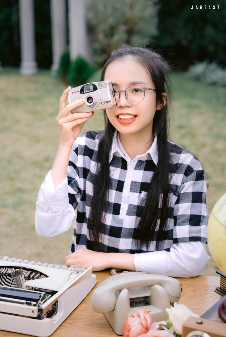 Hà Nhi đã nộp nguyện vọng 1 vào Trường ĐH Sư phạm Hà Nội, mong ước nối nghiệp thầy cô, truyền lửa yêu thương và tri thức tới các thế hệ kế tiếp - Ảnh: NVCC