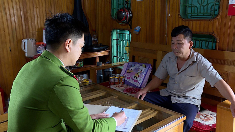 Lực lượng Công an làm việc với đối tượng Nguyễn Văn Hùng.