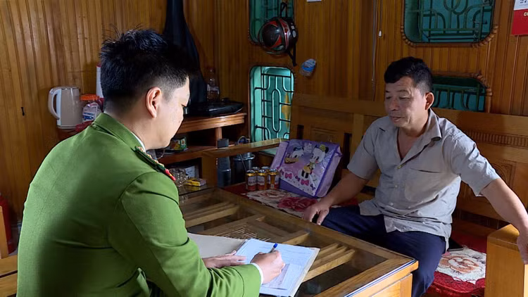 Lực lượng Công an làm việc với đối tượng Nguyễn Văn Hùng.