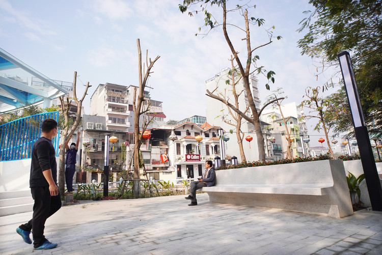 Những băng ghế đá dài sẽ là chỗ nghỉ chân nơi đây.