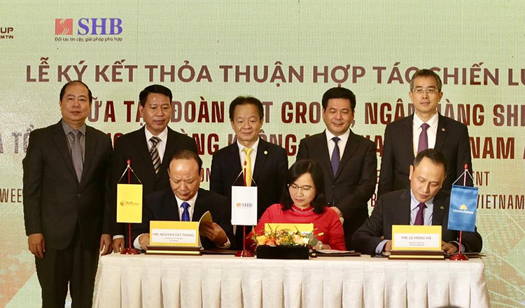 Đại diện lãnh đạo Tập đoàn T&amp;T Group, Ngân hàng SHB và Vietnam Airlines ký thỏa thuận hợp tác chiến lược..