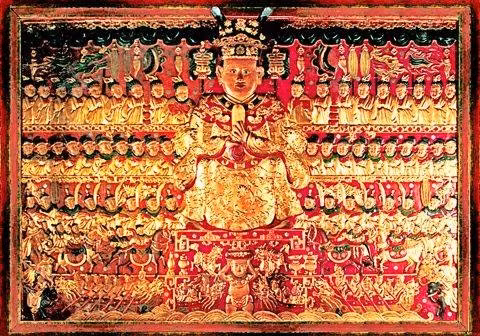 Bức phù điêu tạc hình Quốc tổ Lạc Long Quân ở đình (đền) Nội Bình Đà.