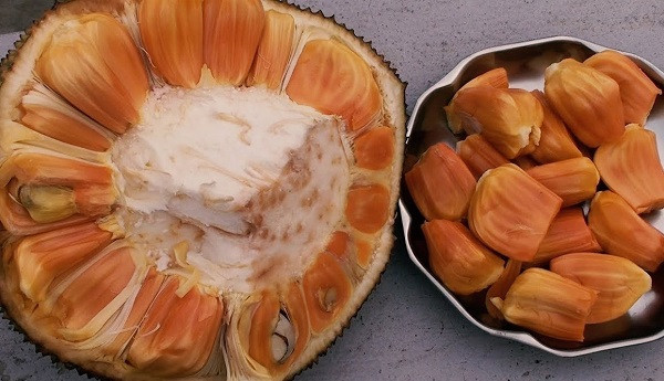 Thời điểm này mít ruột đỏ giảm giá chỉ 40.000 đồng/kg.