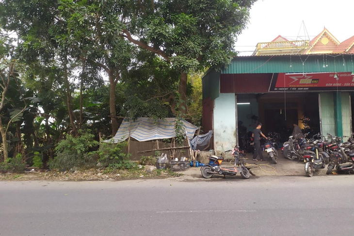 Vị trí khu đất ông Trần Văn Thiết khởi kiện, đòi quyền sử dụng đất (cửa hàng xe máy là nhà ông Thiết).