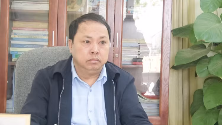 Ông Lê Thanh Nghị, Chủ tịch xã Yên Mỹ, đề nghị UBND huyện Ý Yên sớm thu hồi sổ đỏ để đảm bảo an ninh trật tự tại địa phương. Ông Lê Thanh Nghị, Chủ tịch xã Yên Mỹ, đề nghị UBND huyện Ý Yên sớm thu hồi sổ đỏ để đảm bảo an ninh trật tự tại địa phương.