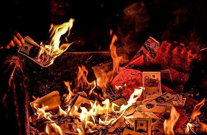 Không đốt đồ mã, vàng mã tràn lan gây tốn kém, lãng phí - Ảnh minh hoạ