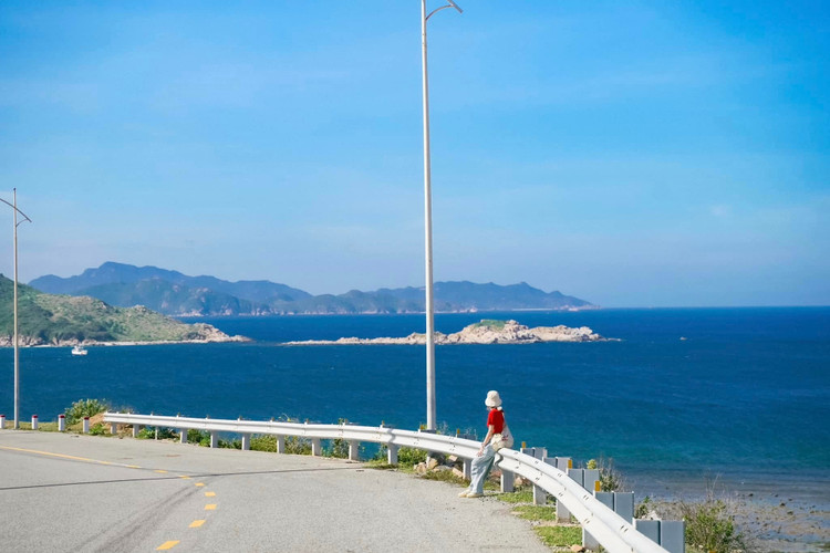 Chinh phục cung đường ven biển đẹp nhất Ninh Thuận - Ảnh Phương Tali