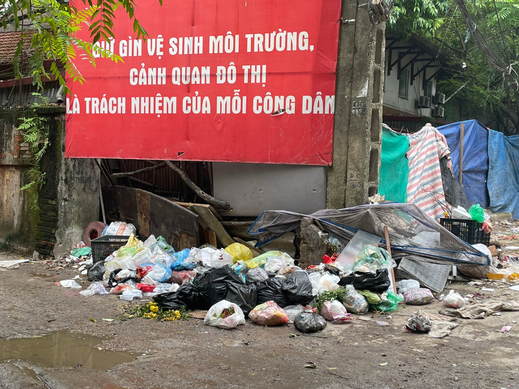 Dự án cống hóa mương Kẻ Khế được UBND TP Hà Nội phê duyệt với tổng mức đầu tư 205 tỷ đồng. Mương Kẻ Khế dài 1,7 km, chảy qua hai phường Đội Cấn và Kim Mã thuộc quận Ba Đình. Hiện nay, rác thải, nước mương đen kịt bốc mùi hôi thối, mặt đường đầy đất đá, vật liệu xây dựng…