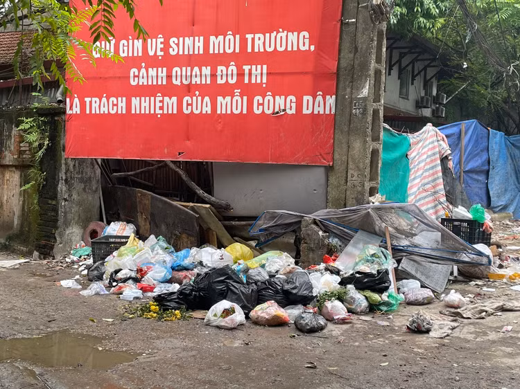 Dự án cống hóa mương Kẻ Khế được UBND TP Hà Nội phê duyệt với tổng mức đầu tư 205 tỷ đồng. Mương Kẻ Khế dài 1,7 km, chảy qua hai phường Đội Cấn và Kim Mã thuộc quận Ba Đình. Hiện nay, rác thải, nước mương đen kịt bốc mùi hôi thối, mặt đường đầy đất đá, vật liệu xây dựng…