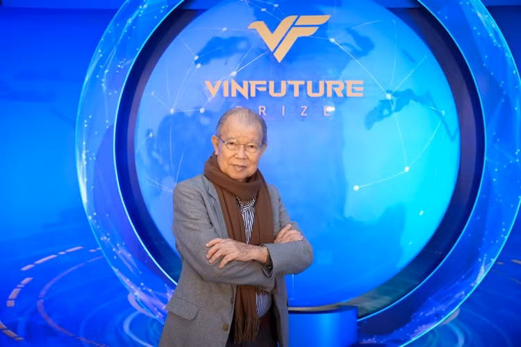 Giáo sư Võ Tòng Xuân được VinFuture vinh danh. Ảnh: VinFuture