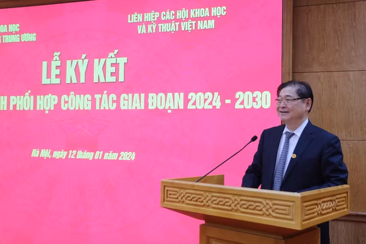 TSKH Phan Xuân Dũng - Chủ tịch VUSTA - phát biểu tại buổi lễ.