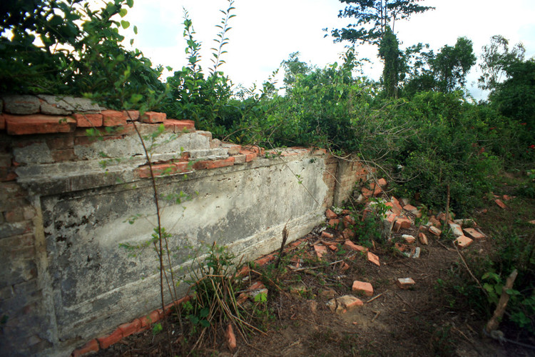 Các công trình kiến trúc của Điện Thoại Thánh chỉ còn là đống đổ nát. Ảnh: Quốc Lê