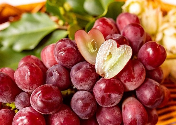 Nho trái tim giá hơn 2 triệu đồng/chùm Nho trái tim giá hơn 2 triệu đồng/chùm