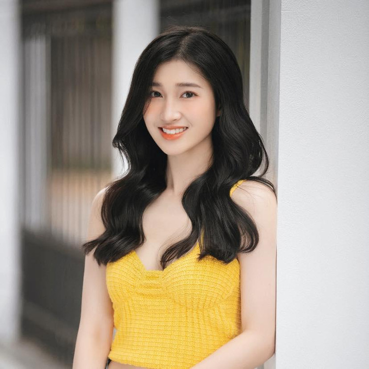 Dù làm việc trong môi trường ít hay nhiều tiếp xúc với nắng, bạn vẫn nhớ phải bôi kem chống nắng hàng ngày và thoa lại sau 4 giờ - Ảnh: FBNV