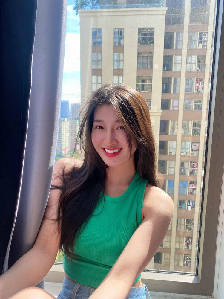 Body lotion chính là "tuyệt chiêu" giúp cho làn da của Phương Nhi luôn căng mịn, trắng sáng nổi bật mỗi khi xuất hiện - Ảnh: FBNV