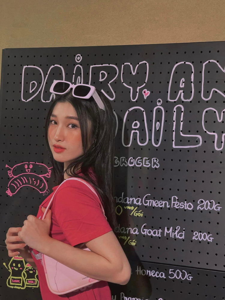 Ngay cả những bức ảnh đời thường cũng không thể nào dìm được người đẹp gốc Thanh Hóa - Ảnh: FBNV